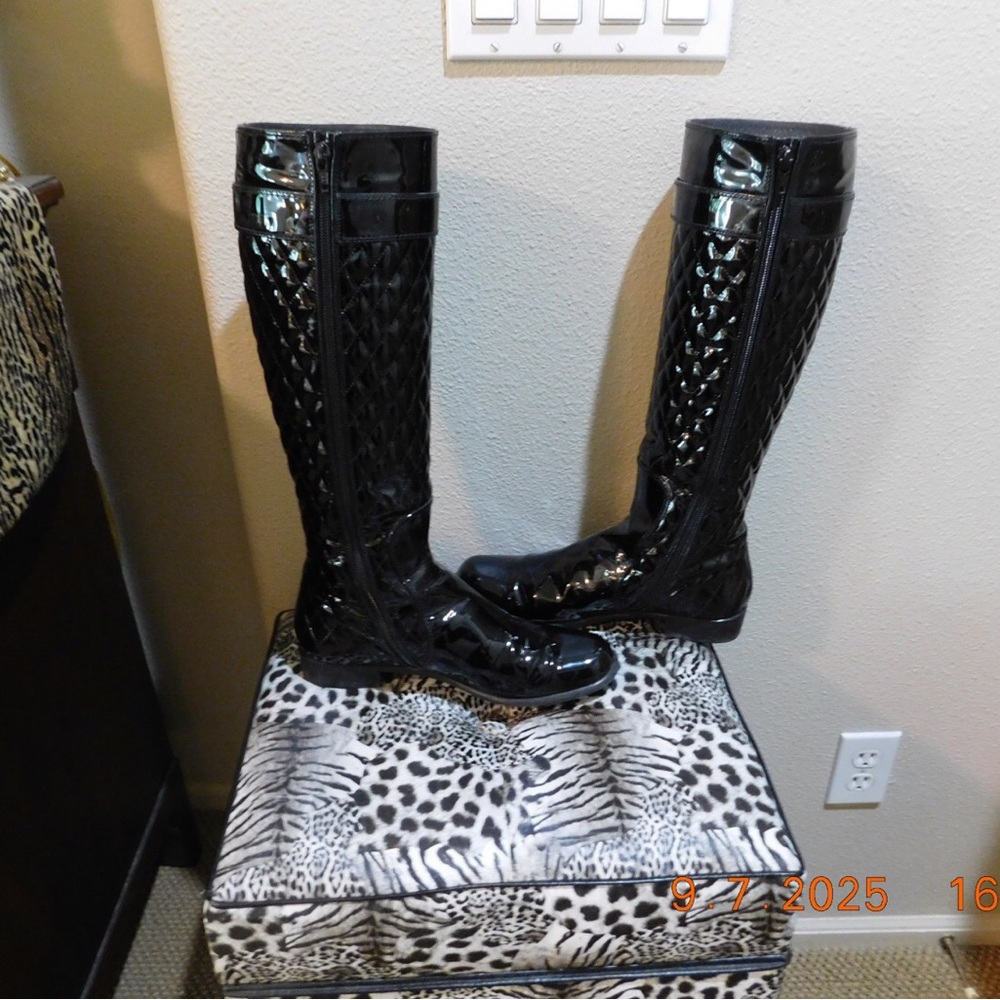 Stuart Weitzman Black Quilted Tall Riding Boots Side Zip 8.5 $498 Neiman Marcus